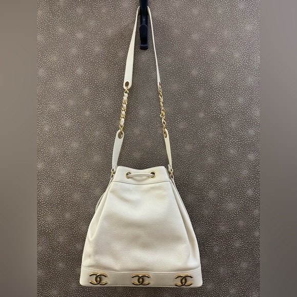 🔥🔥🔥Authentic Chanel Caviar Triple CC Logo Drawstring Bucket Shoulder Bag - Picture 3 of 15